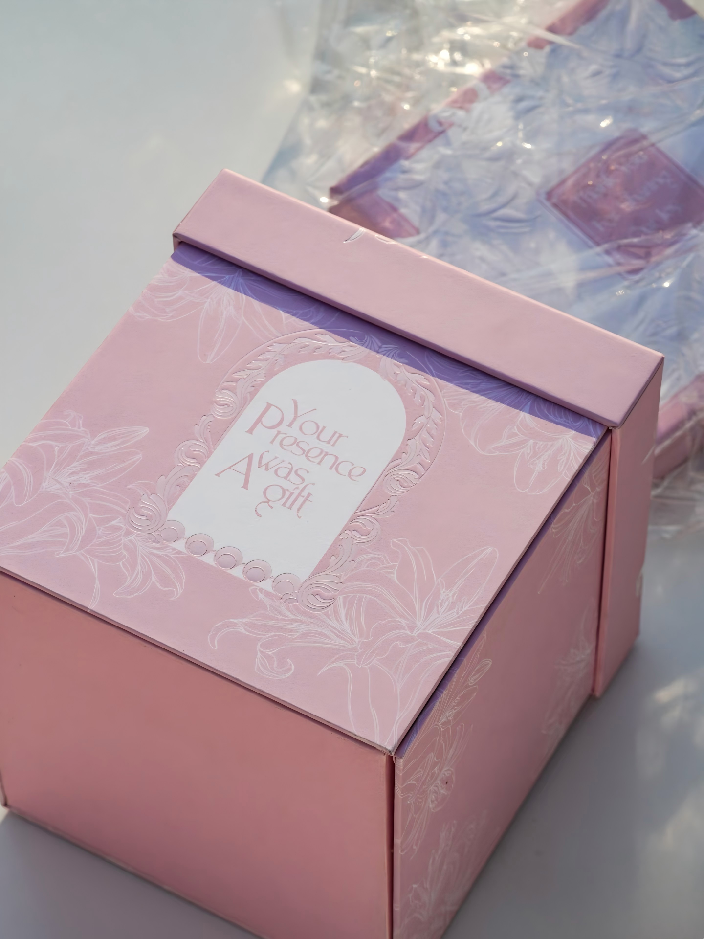 Elegant Dusty Pink Floral Arch Gift Box Set - Image 3
